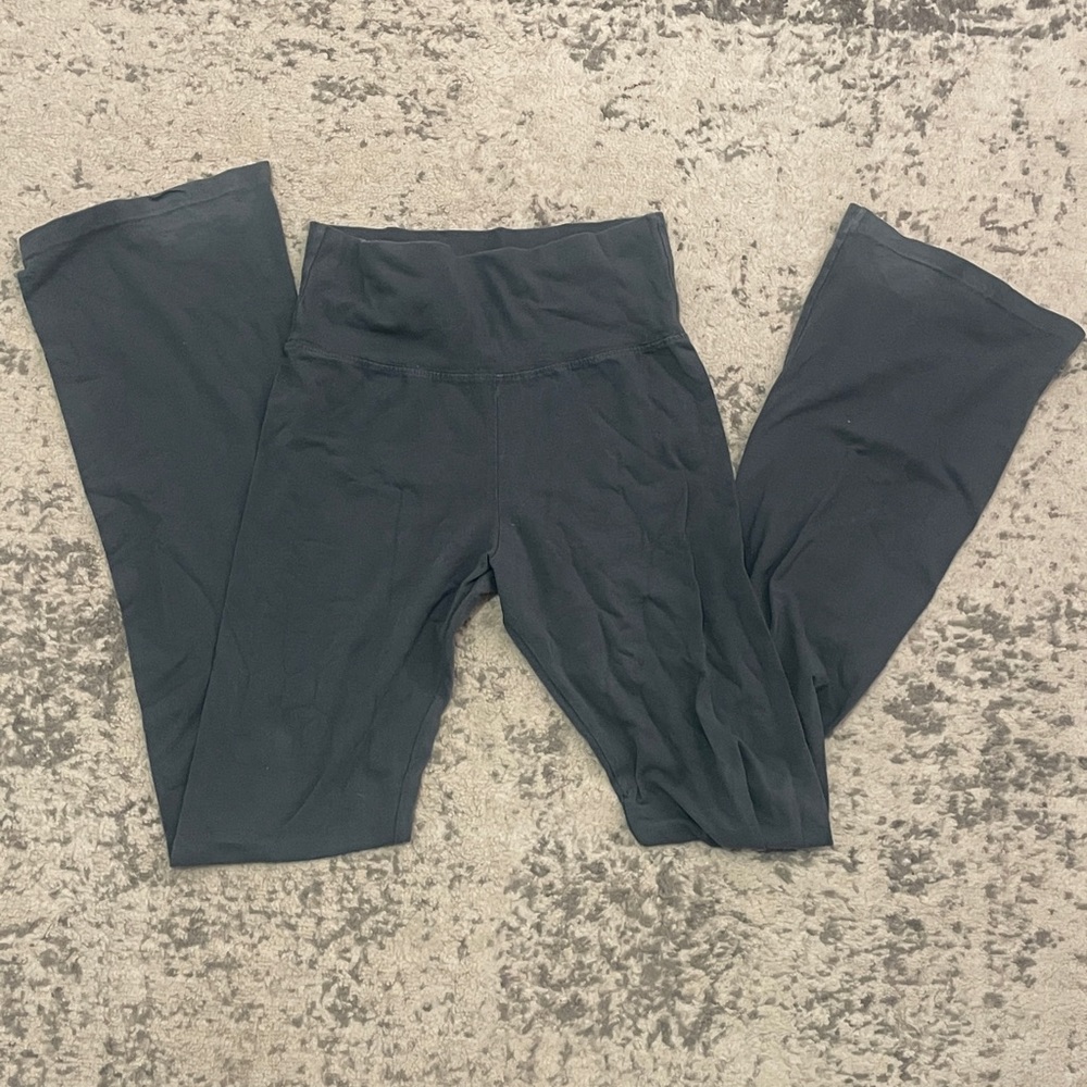 Brandy Melville flare leggings